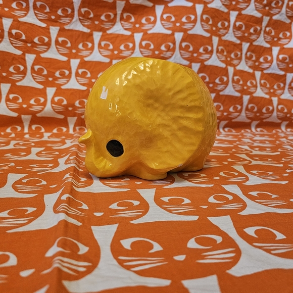 One of a kind Baby Yellow Elephant ceramic plant holder 1977 ADORABLE 💛💛 - Picture 7 of 11